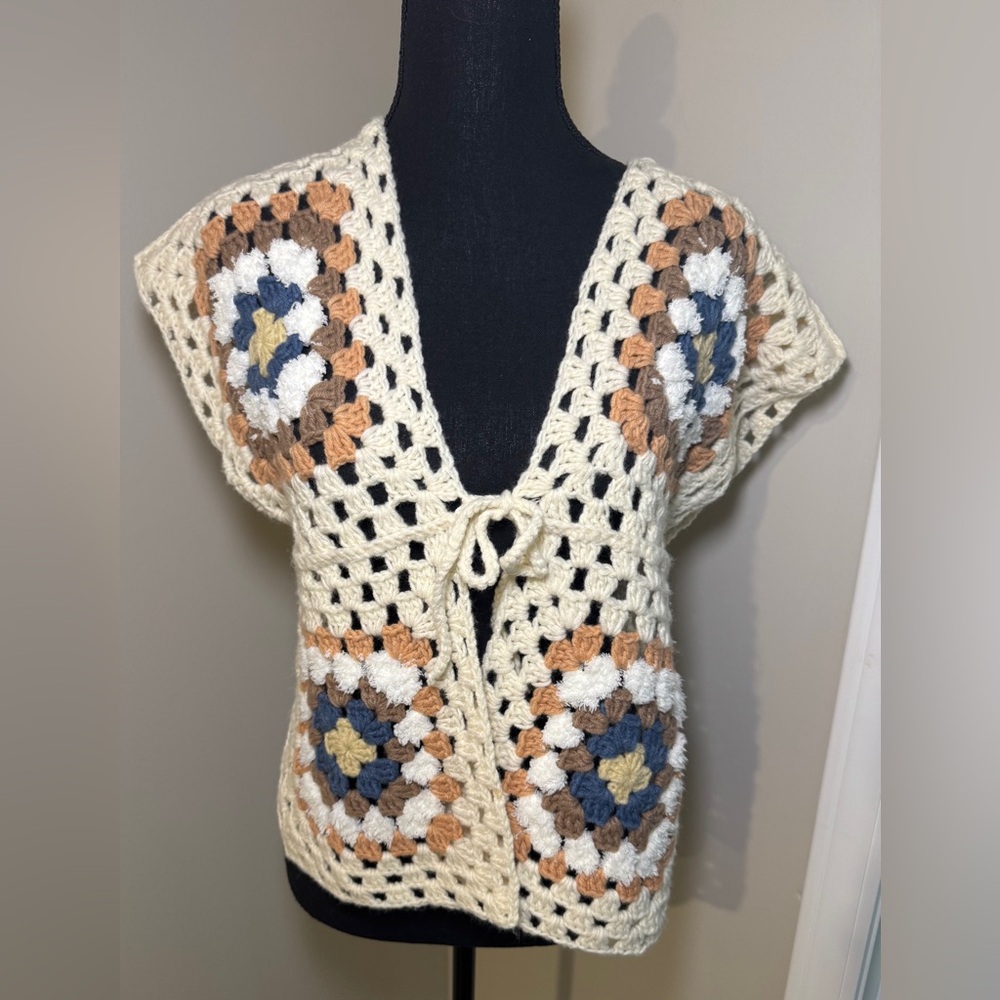 URBAN DAIZY Crochet Granny‎ Square Vest Top Open Front Tie Cream Multi Size ML
